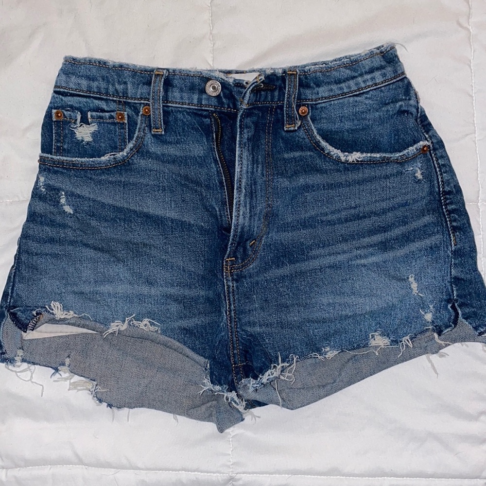 Abercrombie - curve love high rise mom shorts